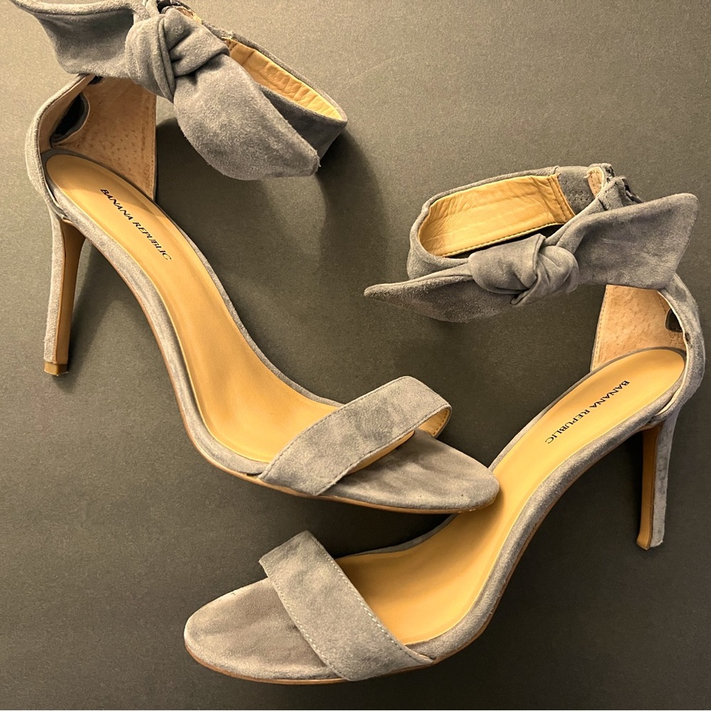 Banana Republic Velvet Bow Strappy Heels Size 9.5